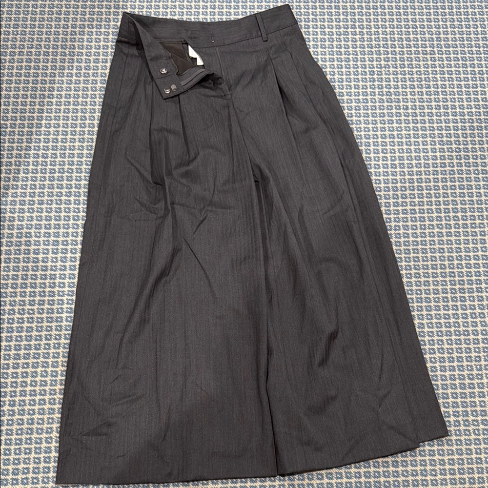Chic Black Wide-Leg Trousers